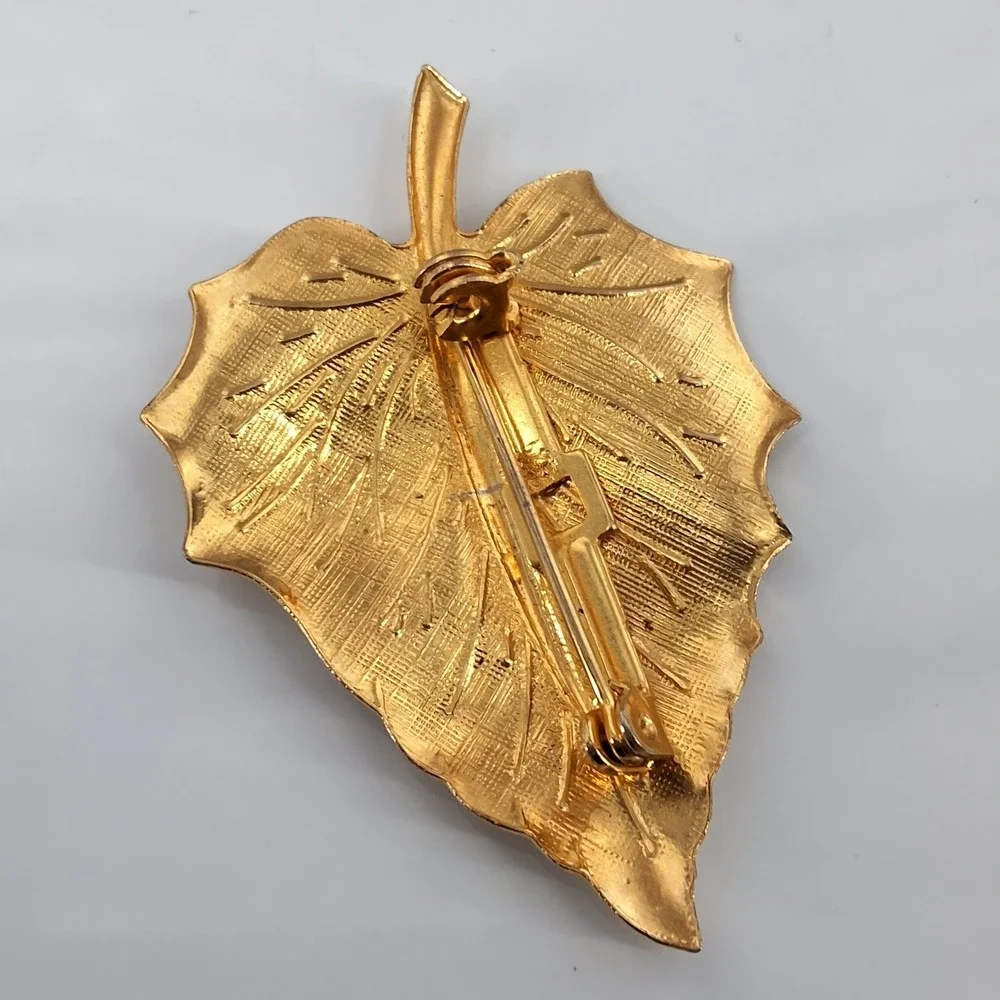 Vintage Gold Tone Textured Maple Leaf Brooch‎ Pin Fall Botanical Jewelry